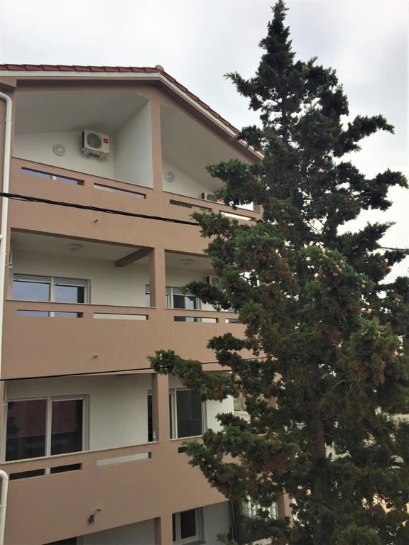 Apartmani Orhideja Rab Town Exterior photo