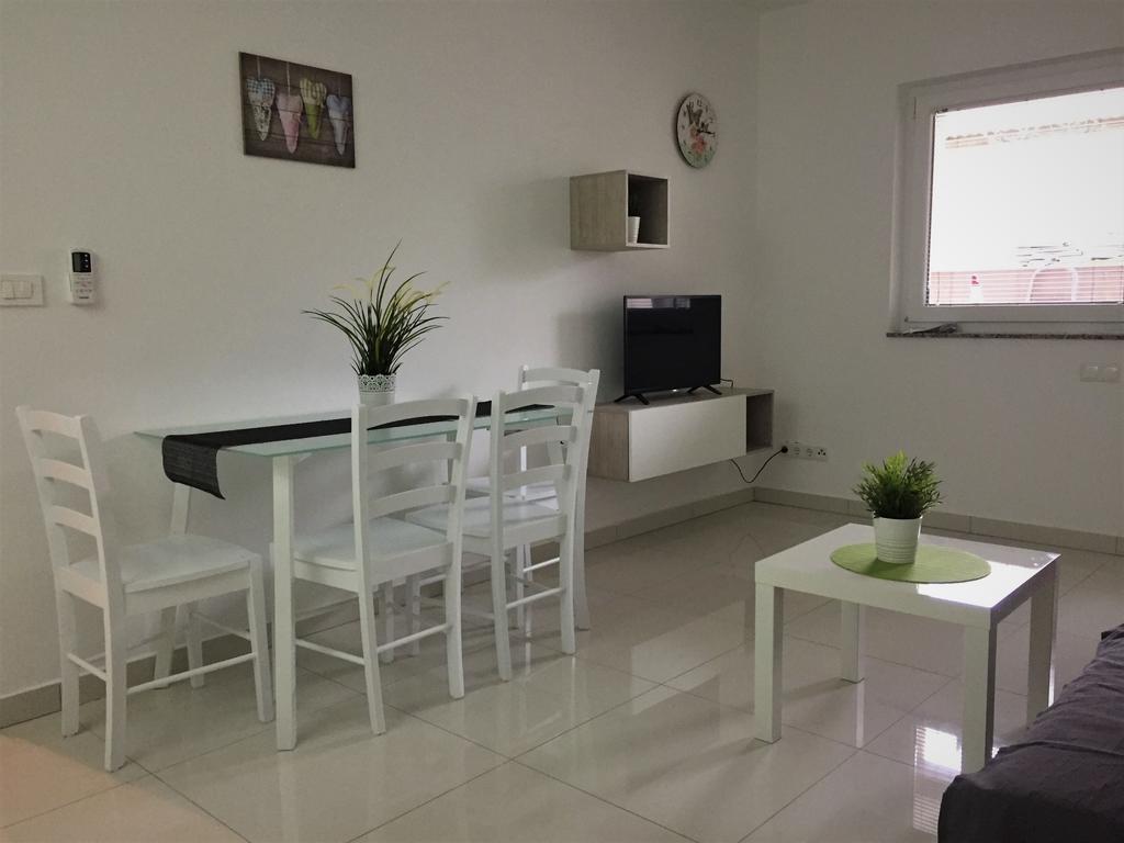 Apartmani Orhideja Rab Town Exterior photo