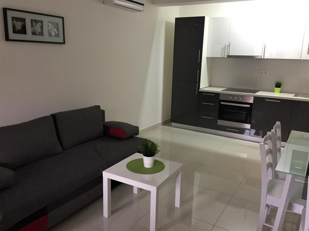 Apartmani Orhideja Rab Town Exterior photo